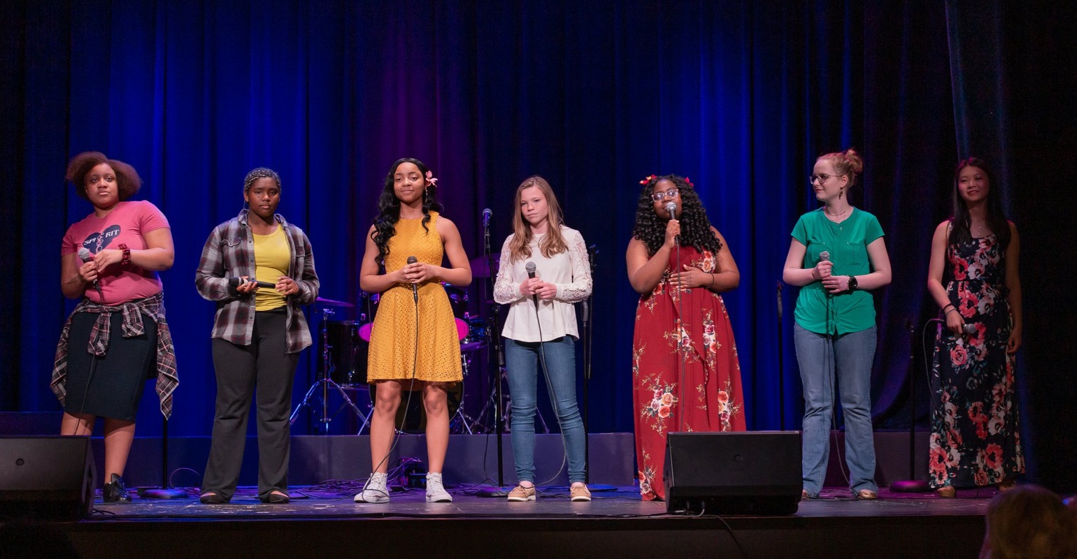 potters-house-gospel-choir-on-stage